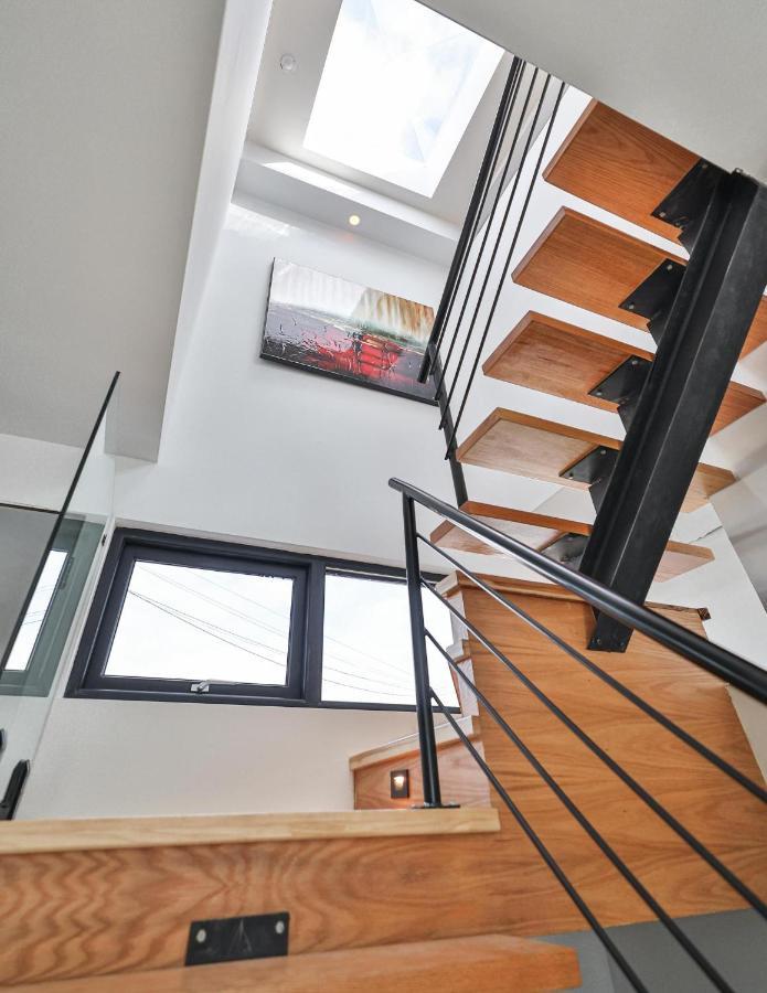 New Modern 1400 Sq Ft Coach House Near Everything Toronto Eksteriør billede