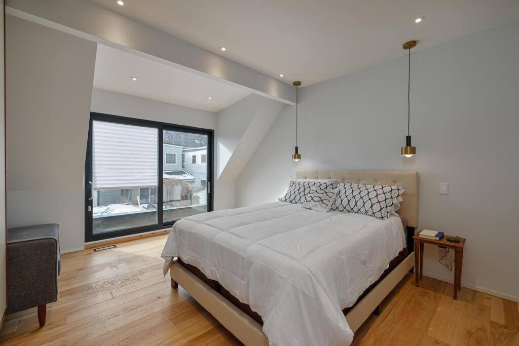 New Modern 1400 Sq Ft Coach House Near Everything Toronto Eksteriør billede