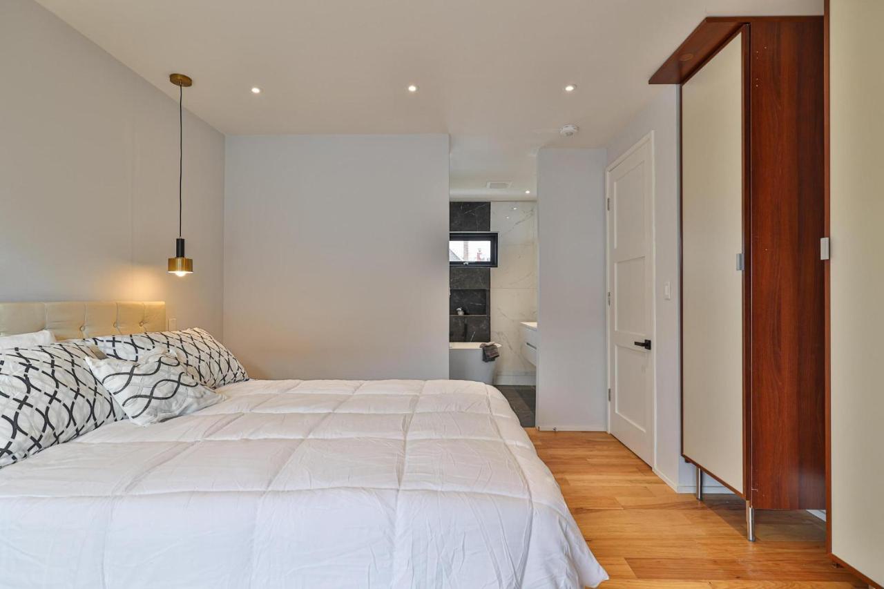 New Modern 1400 Sq Ft Coach House Near Everything Toronto Eksteriør billede