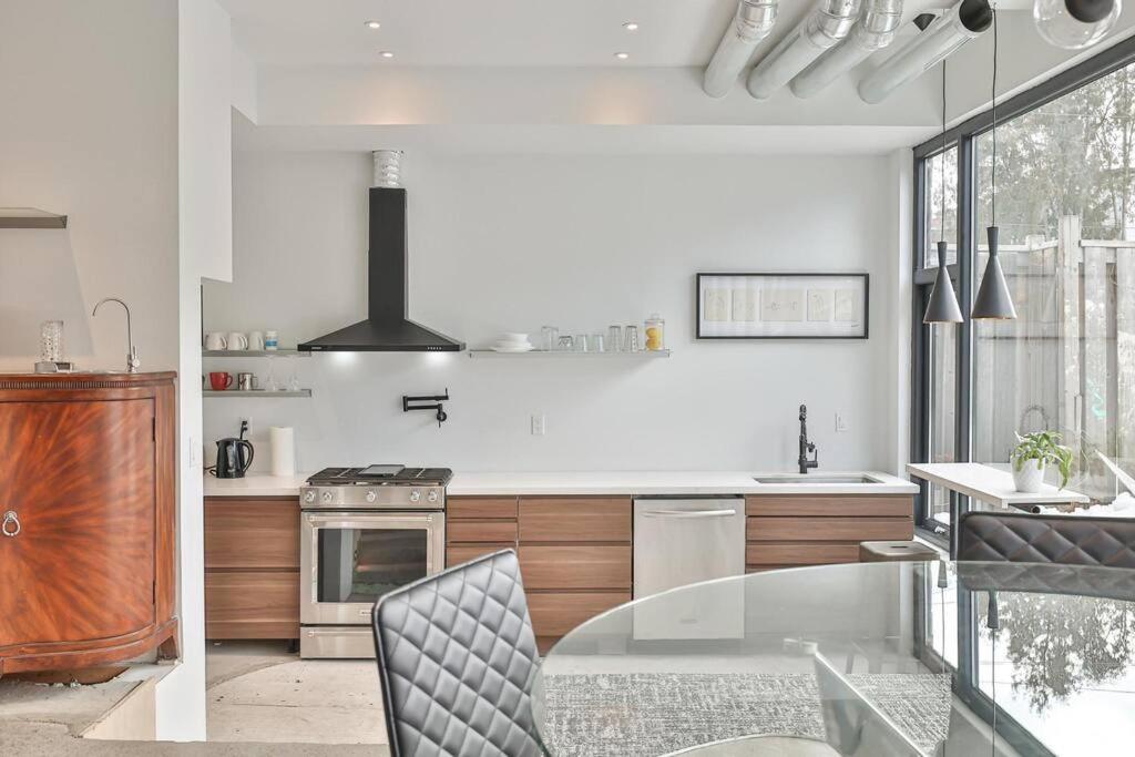 New Modern 1400 Sq Ft Coach House Near Everything Toronto Eksteriør billede