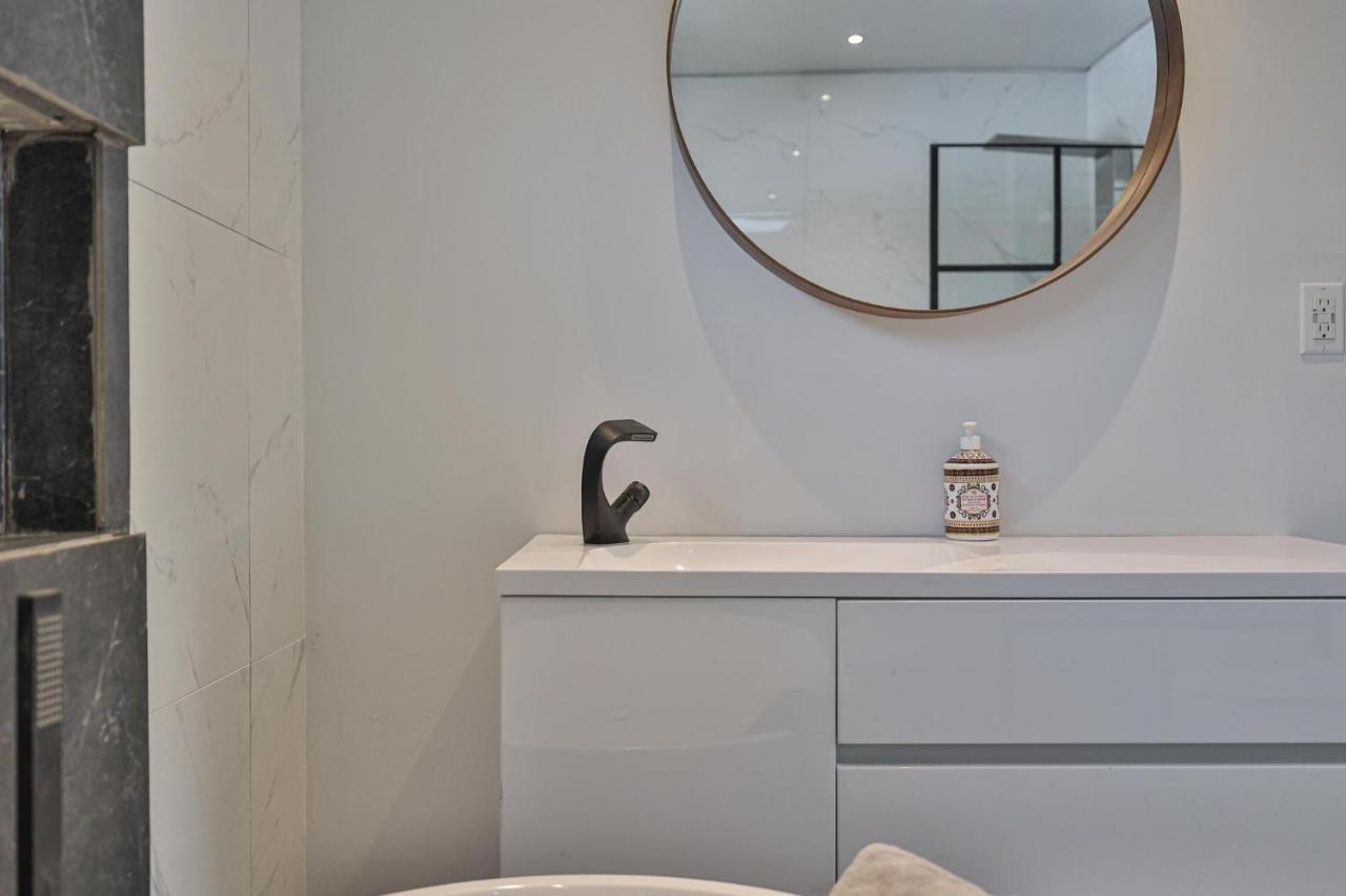 New Modern 1400 Sq Ft Coach House Near Everything Toronto Eksteriør billede