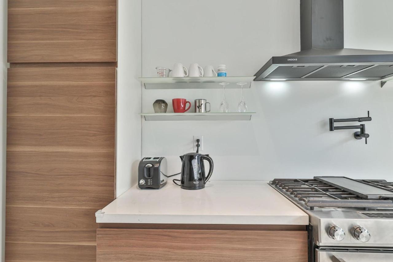 New Modern 1400 Sq Ft Coach House Near Everything Toronto Eksteriør billede